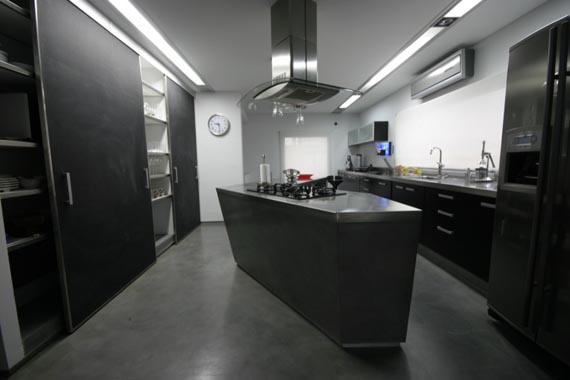 Кухня в чёрном цвете