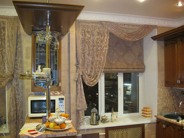 О том, какими должны быть шторы на кухню